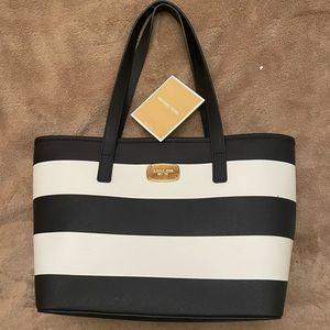 Michael Kors Black/White Hand Bag! (NEW)